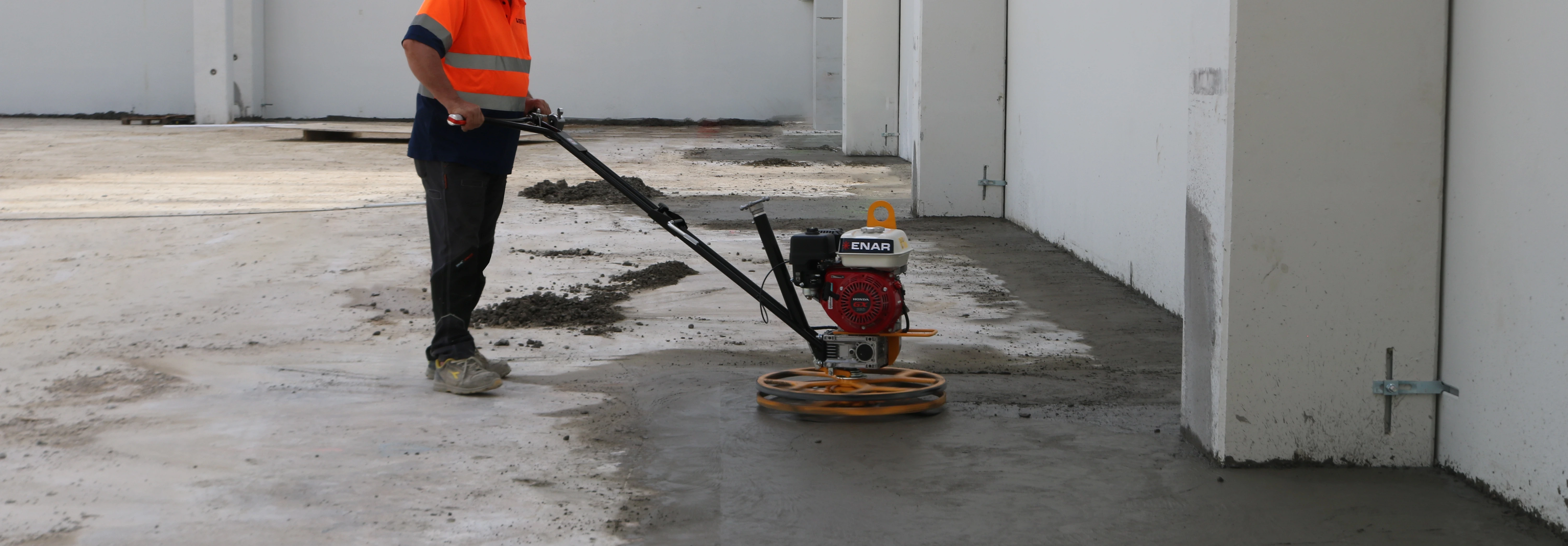When to Use a Power Trowel: Achieving a Perfect Concrete Finish